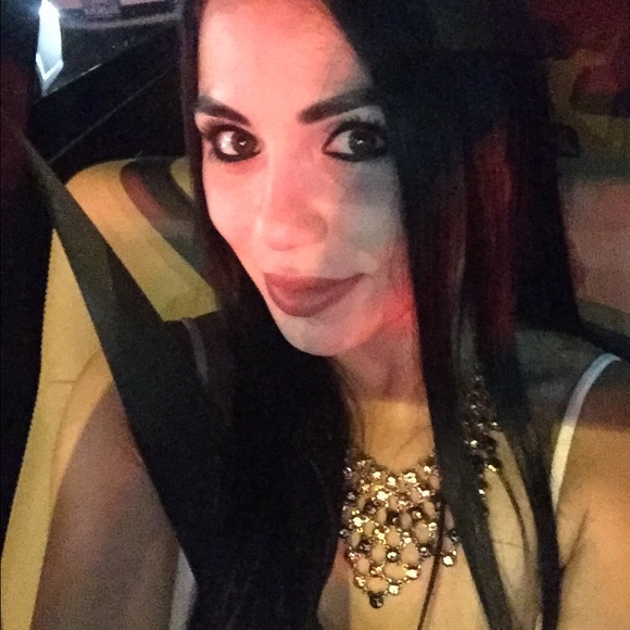 Meet your Posher, Alicia