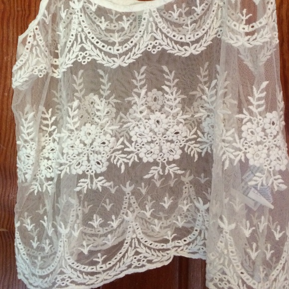 White lace crop top - Picture 2 of 4