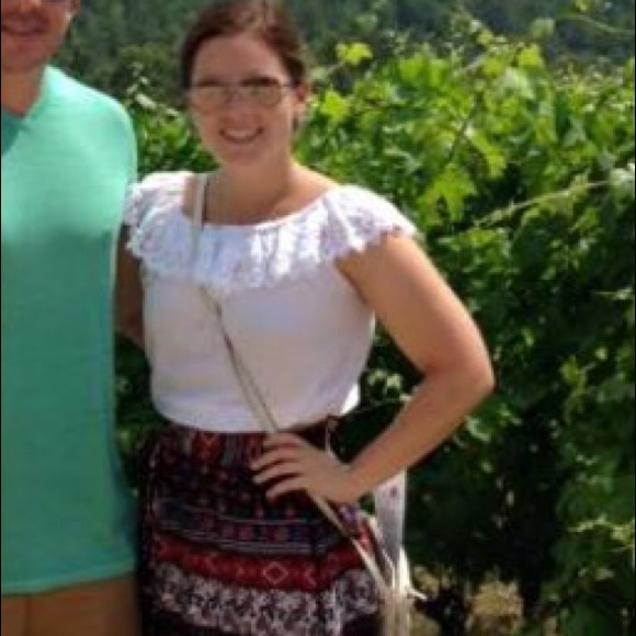 Meet your Posher, Claire - Picture 2 of 4