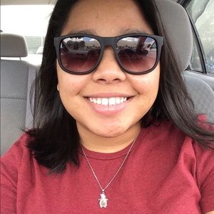 Meet your Posher, Valene