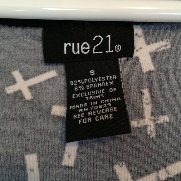 Black and white cross top - Picture 2 of 3