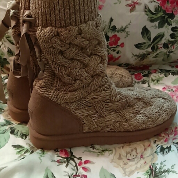 UGG Women's ISLA