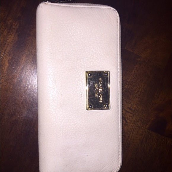 Used Authentic Michael Kors Wallet! 💄