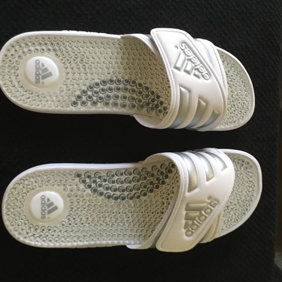 Adidas women's flip flops size 6W but like a 7M