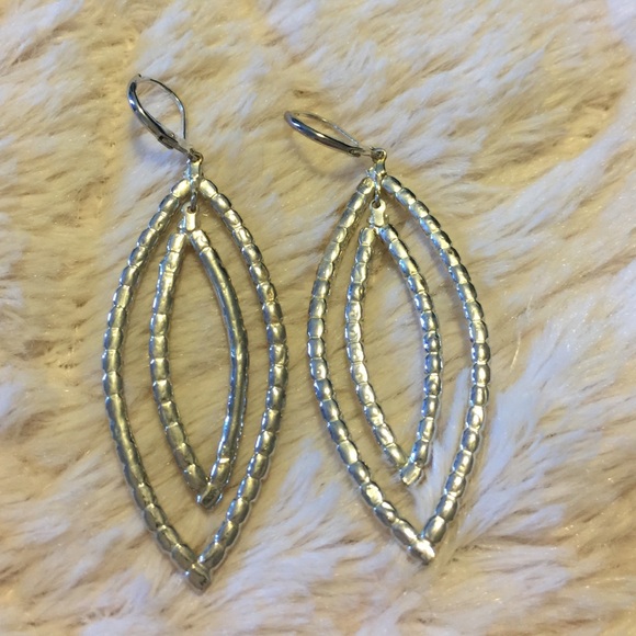 Cache earrings - Picture 2 of 3