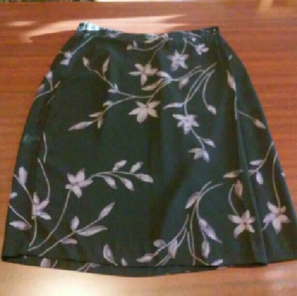 3 for $20! FLOWER WRAP SKIRT! - Picture 4 of 4