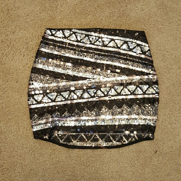Express Dresses & Skirts - Sparkly Express skirt