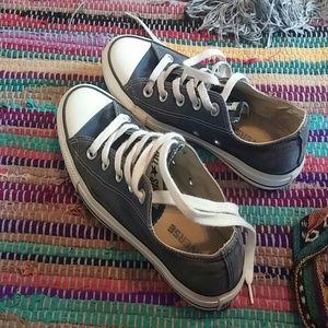 Navy blue converse size 6