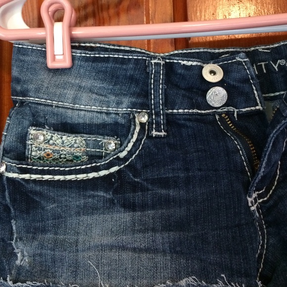 Vanity blue denim shorts - Picture 2 of 4