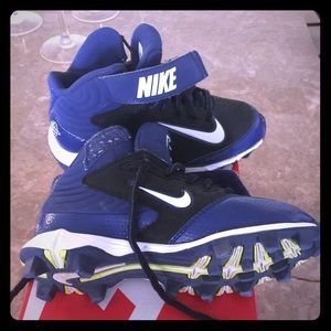 Kids baseball shoes 💙