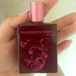 Twenty One black perfume