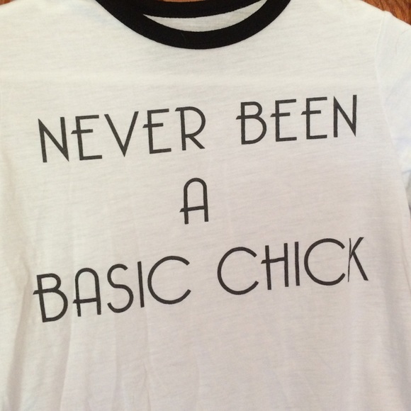 "Never been a basic chick" crop top - Picture 2 of 4