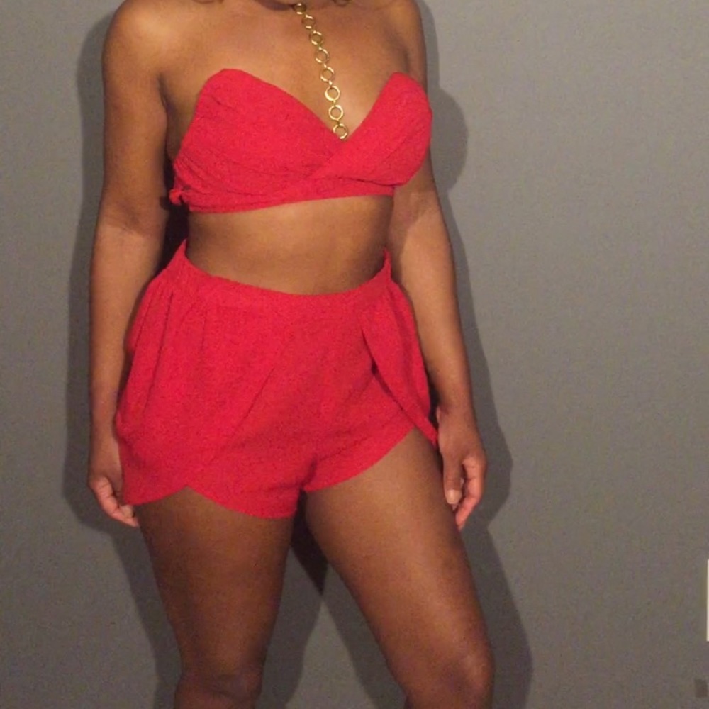 Lady In Red - Picture 2 of 3
