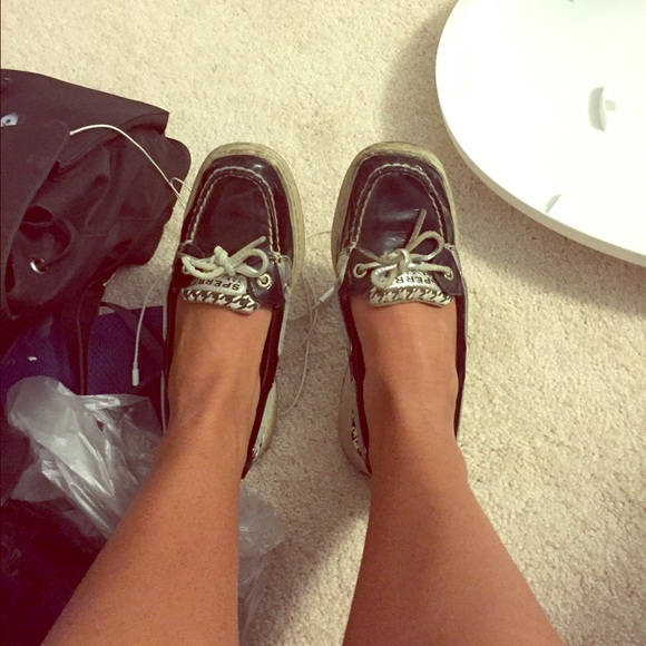Black and white sperrys
