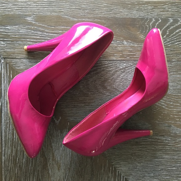 F21 magenta pumps