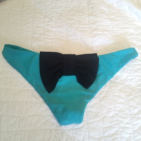 ✨✨genuine Lolli bikini bottom with bow detail✨✨