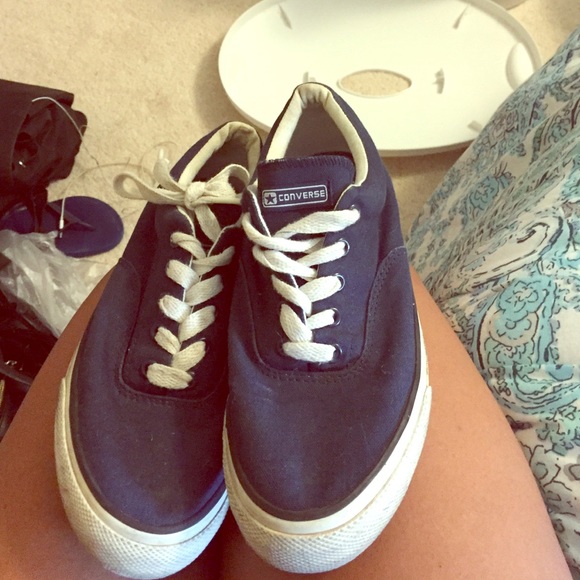 Navy blue converse