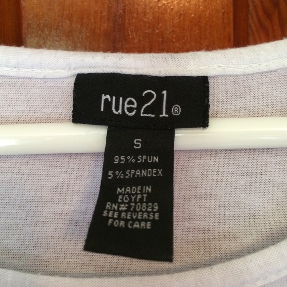 Don't be basic tee - Picture 2 of 3