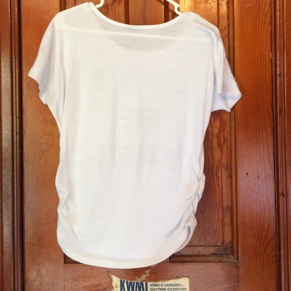 Don't be basic tee - Picture 3 of 3