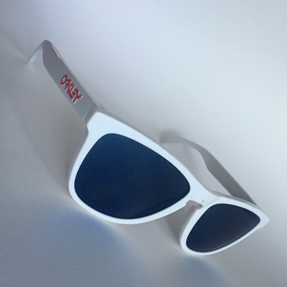 White Oakley Frogskins