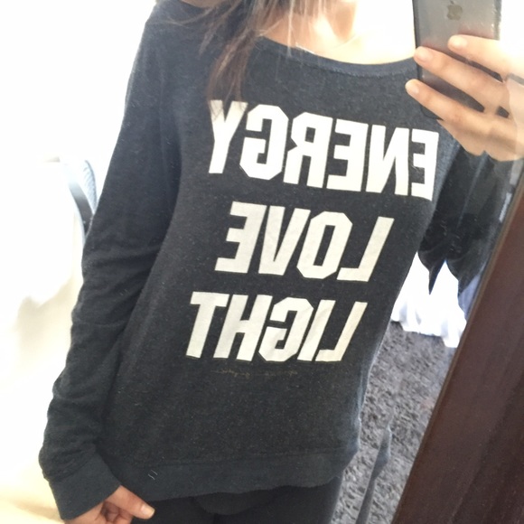 Gently pre-loved boat neck long sleeve 🌙