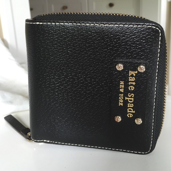 Kate Spade zip up wallet.