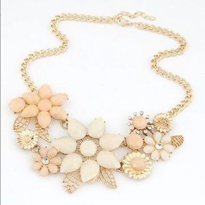 ✨BRAND NEW✨ Statement Necklace