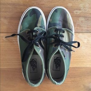 VANS camo print size 8 women