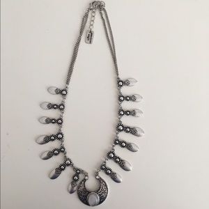 American Eagle statement necklace