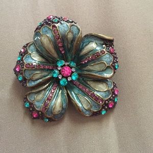 Metal jeweled brooch