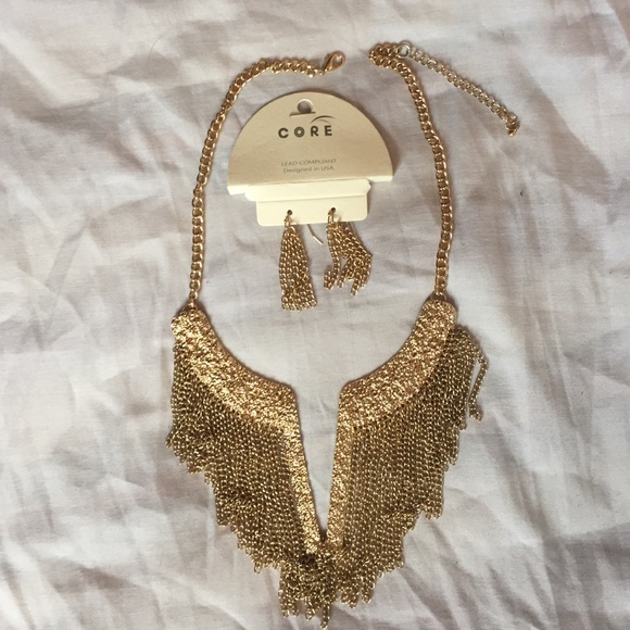 Gold fringe accessory set