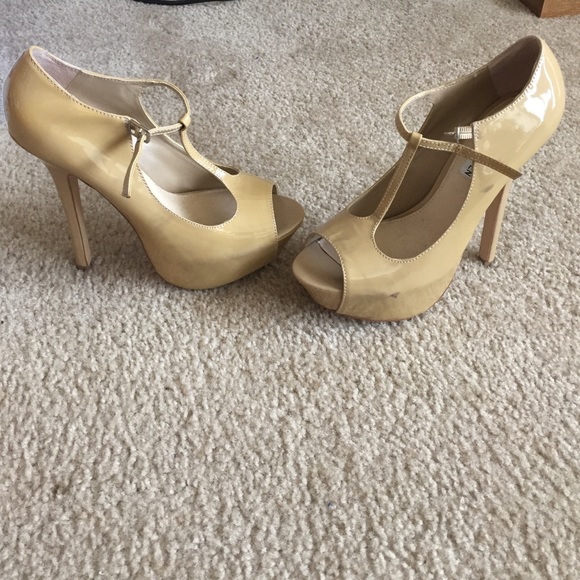Nude Steve Madden Heels *lightly worn* - Picture 2 of 4