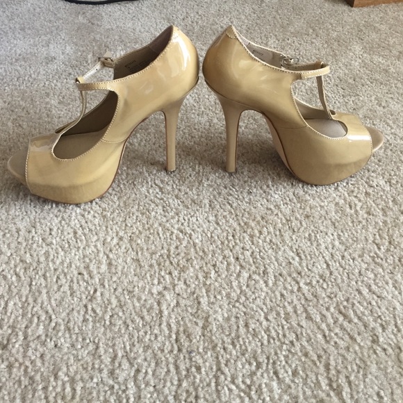 Nude Steve Madden Heels *lightly worn* - Picture 3 of 4