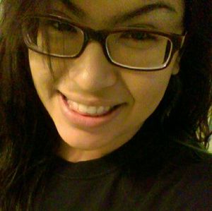 Meet your Posher, Claudia