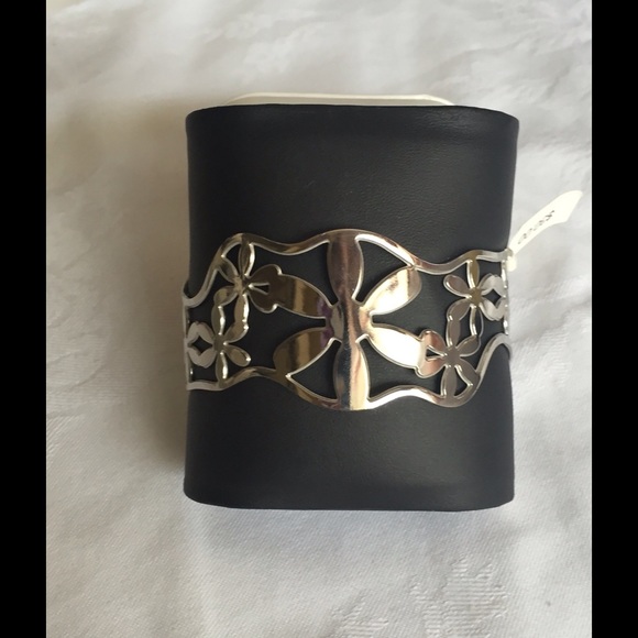 Laser cut floral design stainless steel cuff 💄💋 - Picture 1 of 4