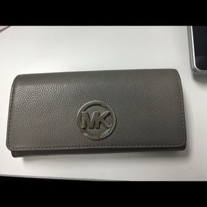 MK grey wallet "Fulton"