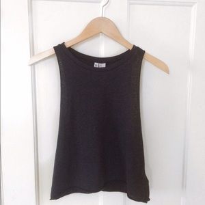 loose, charcoal grey basic muscle tee