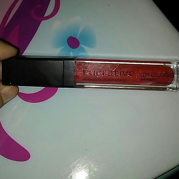 Younique liquid lip gloss