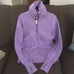 NWOT never worn Lululemon zip sweatshirt 💕👟💕