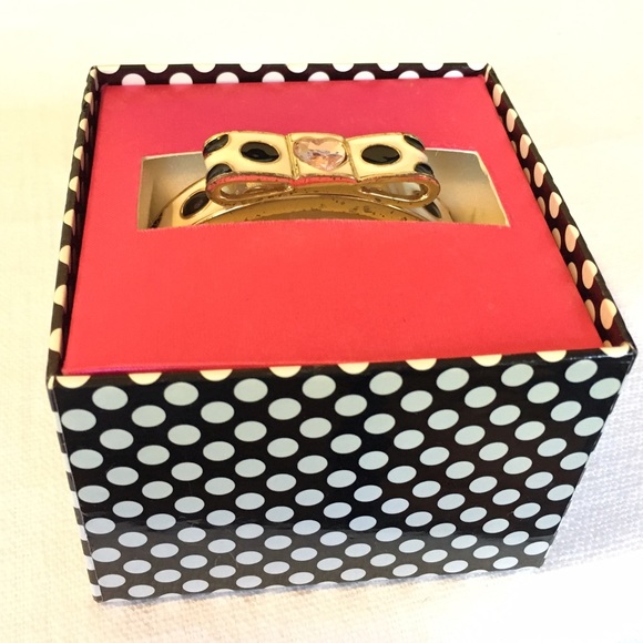🎉SALE🎉Betsey Johnson Bracelet - Picture 3 of 4