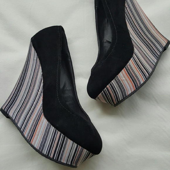 Black velvet shoes