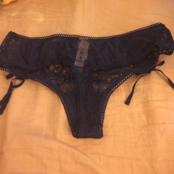 Victoria Secret Mid-Rise Thong - Picture 2 of 3