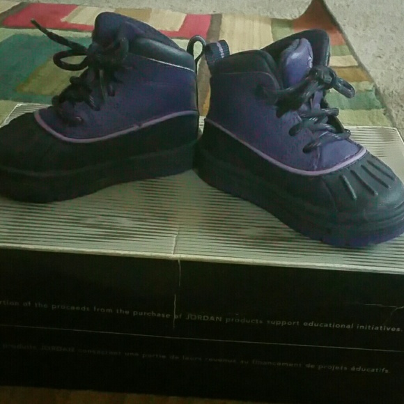 Used Nike ACG for 5 in toddlers