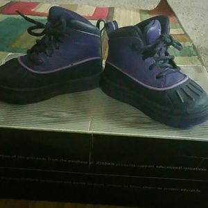 Used Nike ACG for 5 in toddlers