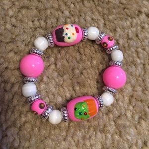 Adorable pink cupcake bracelet!!