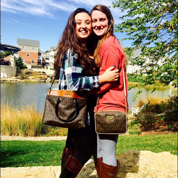 Meet your Posher, Emily - Picture 1 of 1