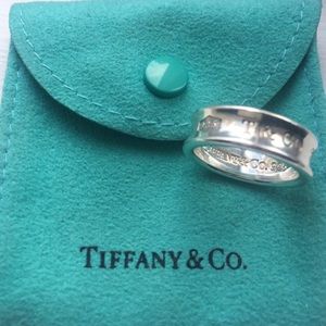 💕💕Authentic T & Co 925 1837 Ster Silver ring.