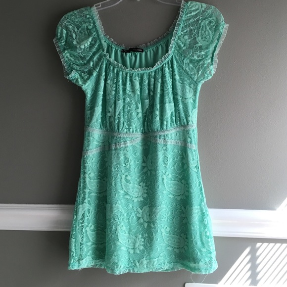 Maurice's lace, mint shirt. Size small