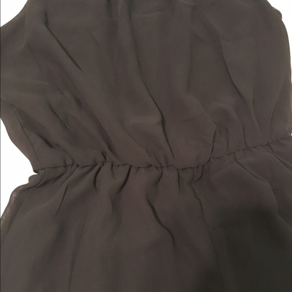 ✖️SOLD in bundle! Black sleeveless romper - Picture 2 of 4