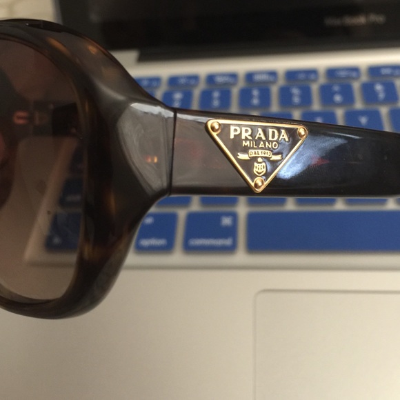 Authentic PRADA SUNGLASSES..😎 - Picture 2 of 3